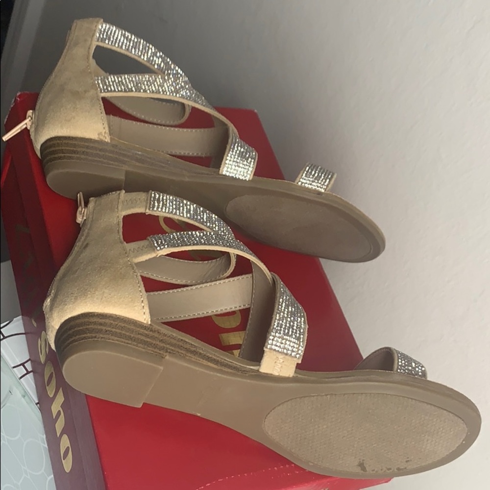 Sandals - Picture 2 of 4